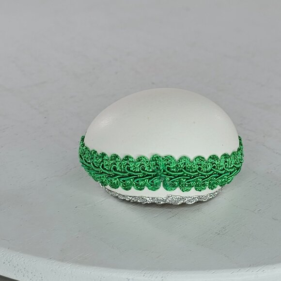 Vintage Handcrafted Eggshell Christmas Diorama Ornament With Kitten Cat & Basket - Picture 6 of 8